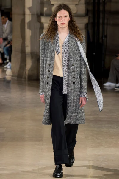 Look 15